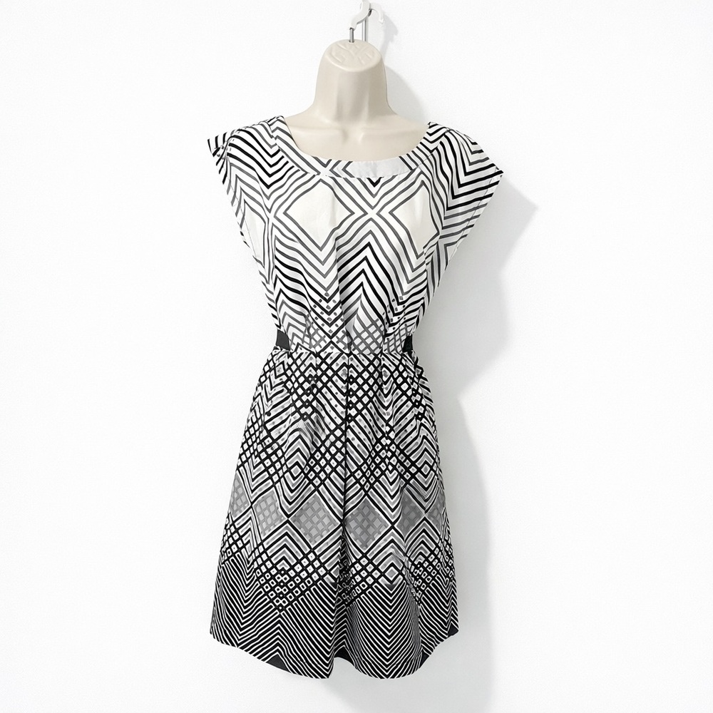 BeBop Black White Geometric Print Mini Dress Fit Flare Size S Tie Waist Casual